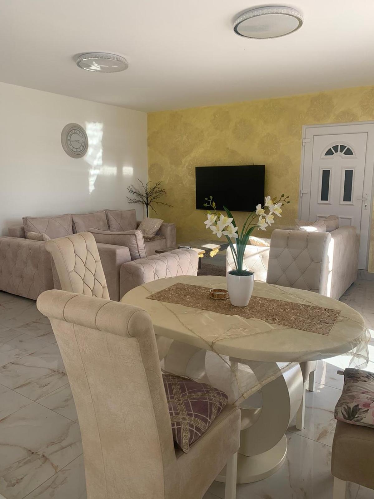 Dina Lux Apartman Jagodina Bagian luar foto